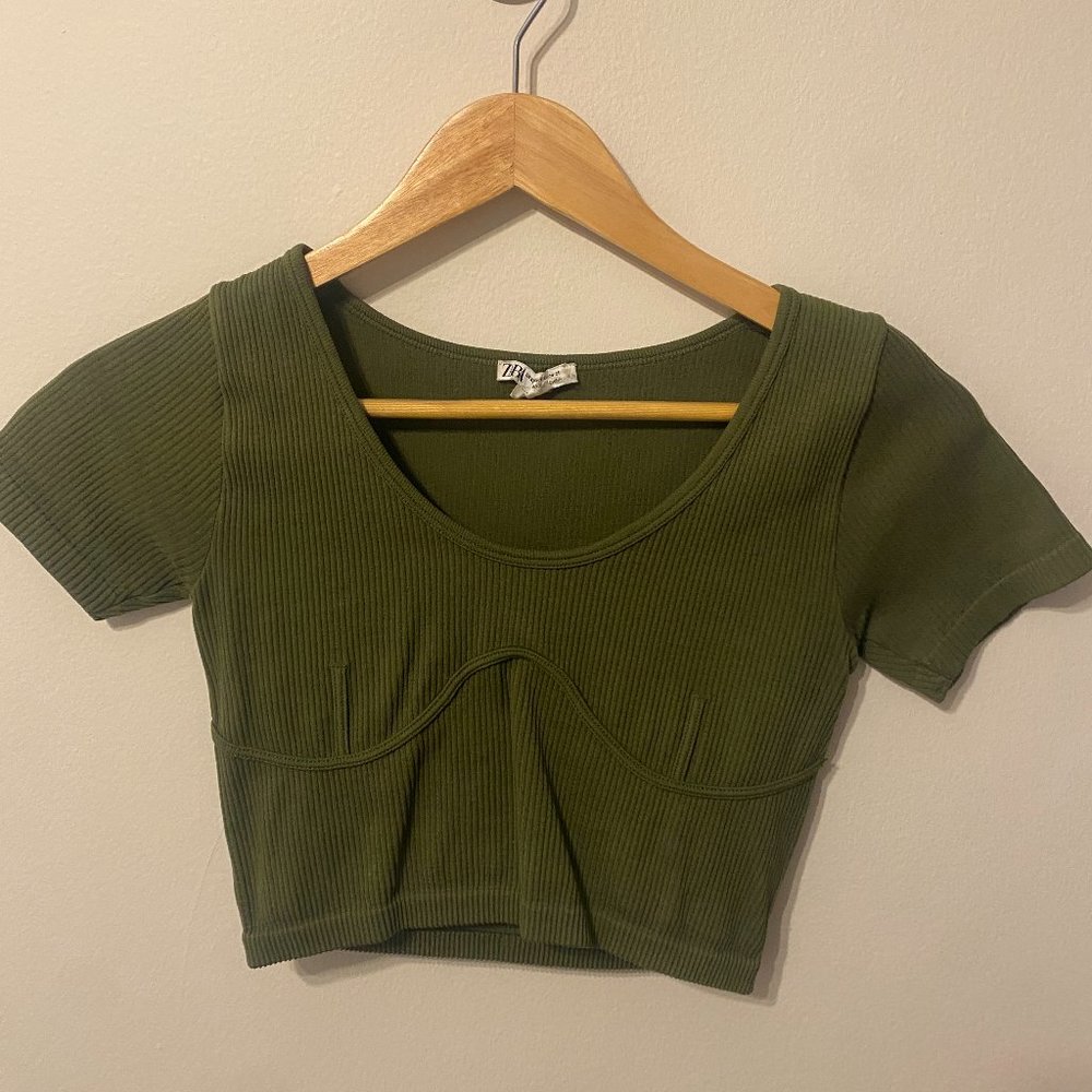 Green cropped tee